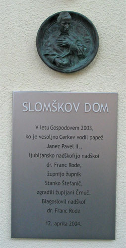 Napisna tabla na Slomškovem domu